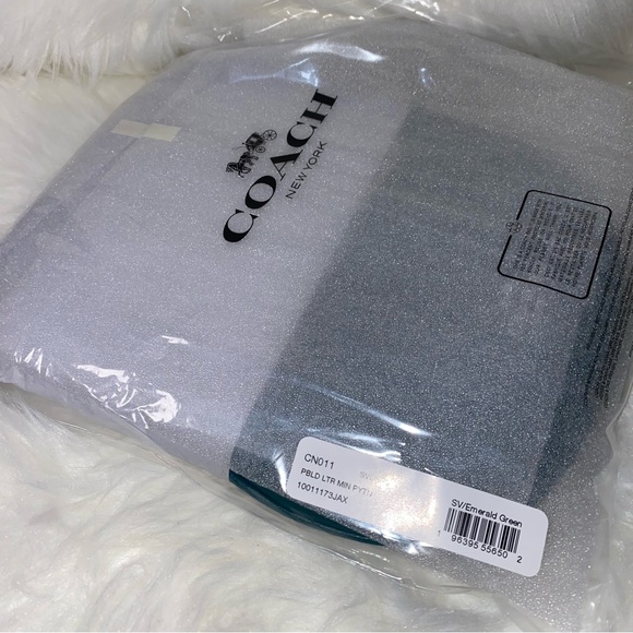 Coach - Picture 13 of 13